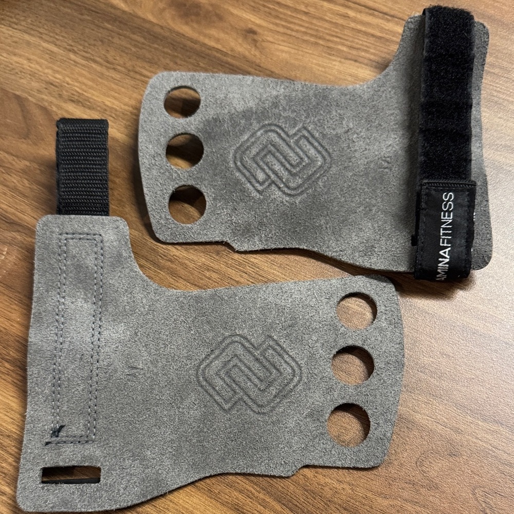 STMN Black Carbon Hand Grips - Picture 3 of 4